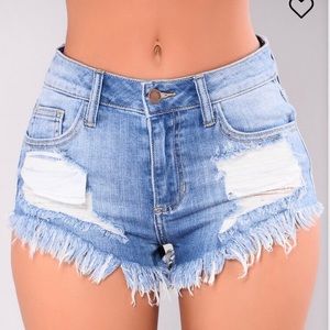 Frayed denim shorts